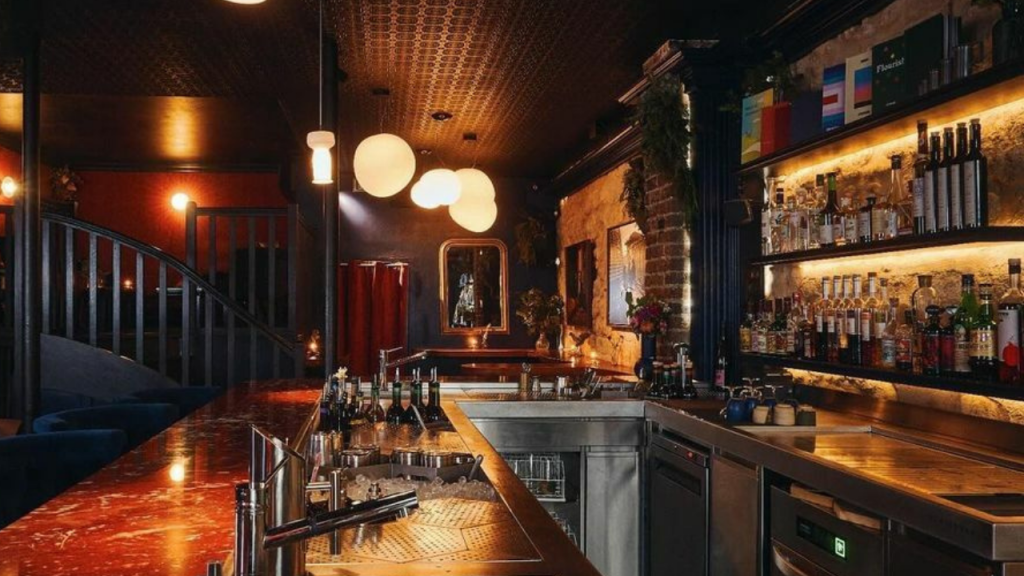 Little Red Door Bar in Paris