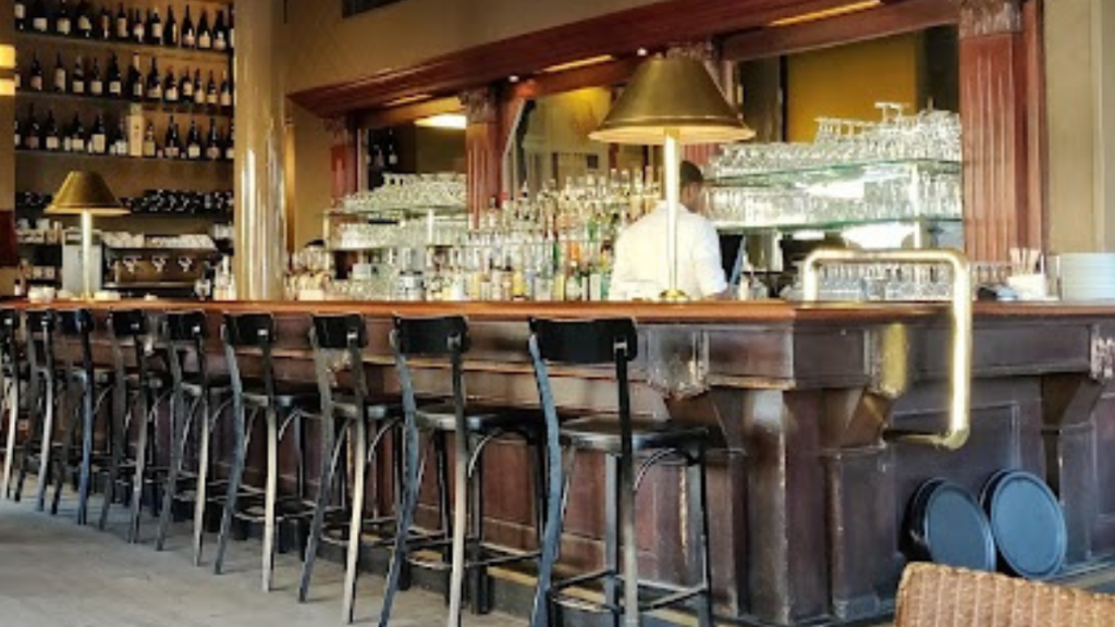 Le Fumoir Bar in Paris