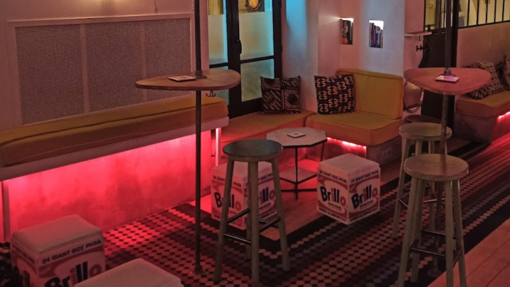 Le Lavomatic Bar in Paris