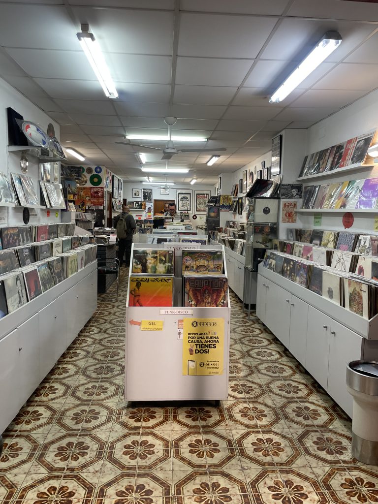 Inside Discos ChaChaCha