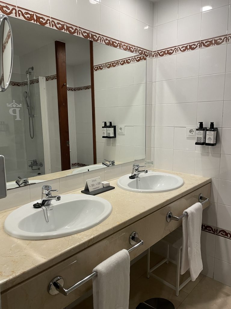 Parador de Cuenca toilet