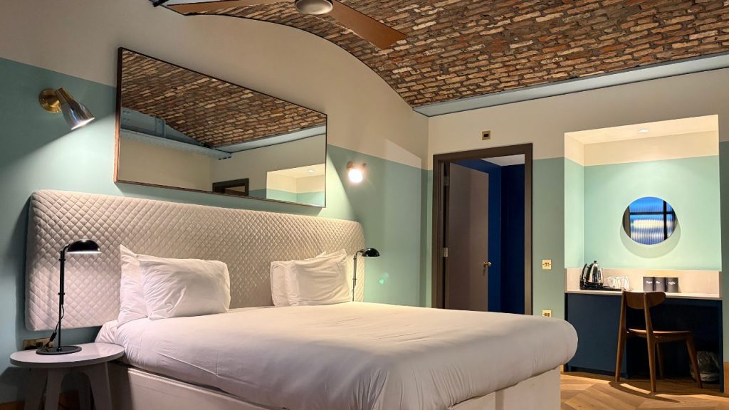 Discover our Native Manchester review covering room size, value, noise levels and its prime location near Piccadilly and the Northern Quarter.